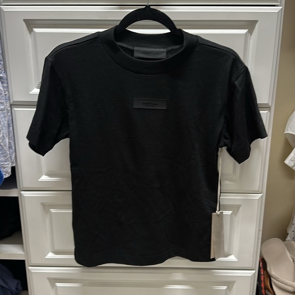 NWT Essentials Fear of God Women's XS Black T-shirt - Picture 3 of 5